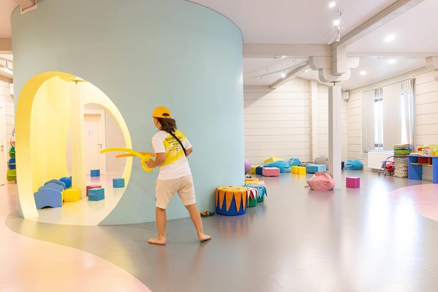 Детский клуб в поселке Emerald Village