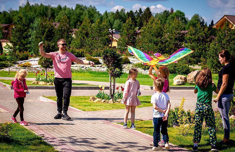 Детский клуб в поселке Emerald Village