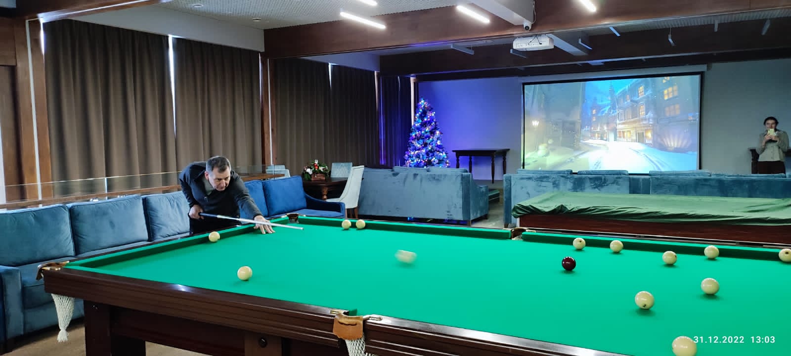 Бильярдный зал в поселке Emerald Village