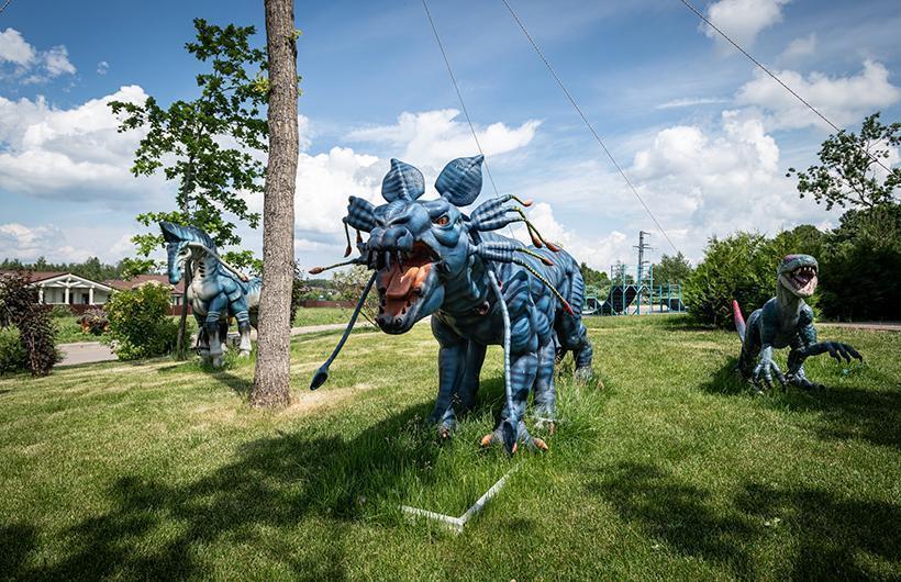 Парк Юрского периода в поселке Emerald Village