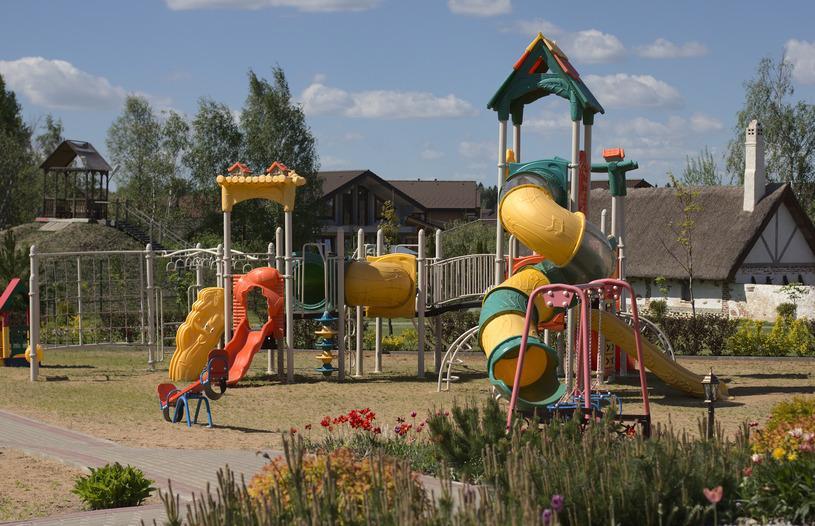 Детские и спортивные площадки  в поселке Emerald Village