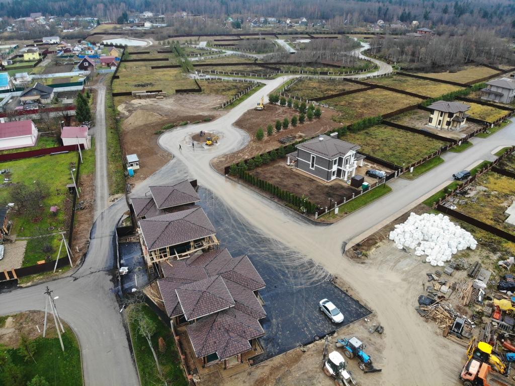 Новая въездная группа в Эмеральд Вилладж