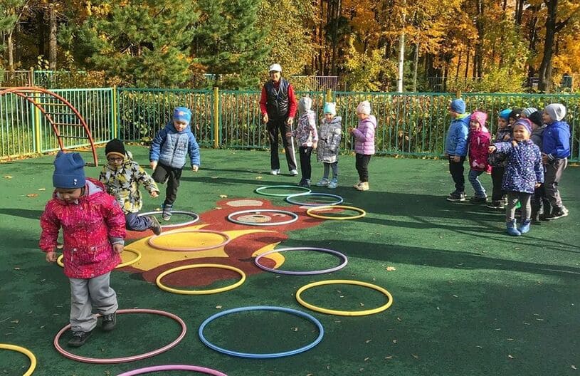 Детский сад и школа в поселке Emerald Village