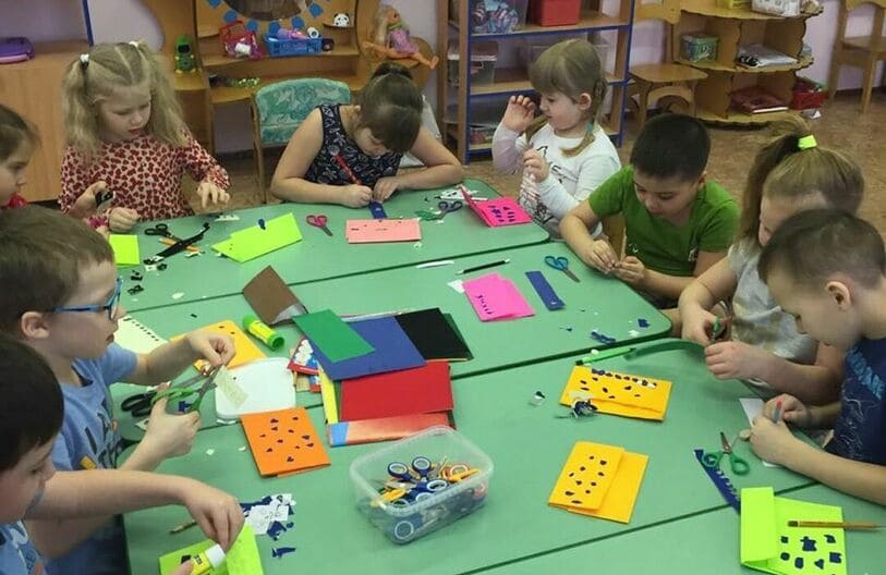 Детский сад и школа в поселке Emerald Village