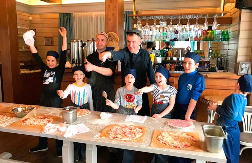 Мастер-классы для детей по готовке пиццы в поселке Emerald Village