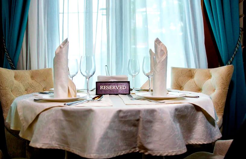 Бронирование столов в ресторане в КП Emerald Village на Новорижском шоссе