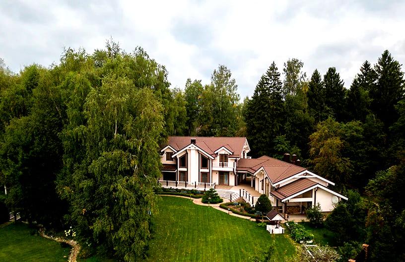 Построенные дома в КП Emerald Village на Новой Риге