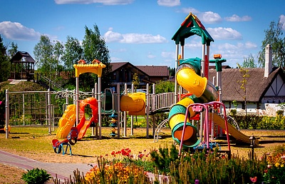Детские площадки в КП Emerald Village на Новорижском шоссе