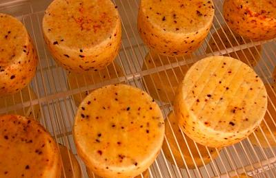 Сыр из собственной сыроварни в поселке Emerald Village